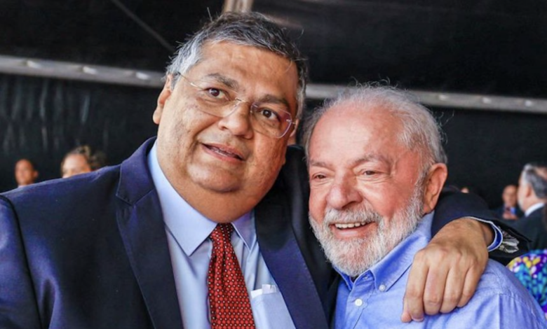 Flávio Dino autoriza Governo Lula a extrapolar meta fiscal para combater incêndios