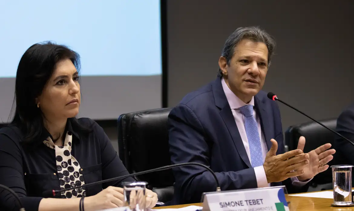 Ajustes fiscais de Haddad e Tebet enfrentam resistência na ala mais extremista do PT