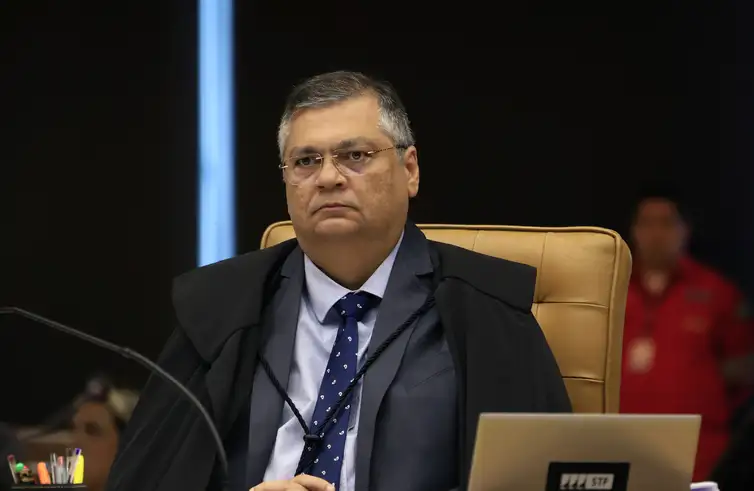 Flávio Dino, ministro do STF, suspende trecho da reforma da Previdência sobre aposentadoria de policiais