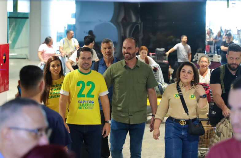 Eduardo Bolsonaro visita Manaus para reforçar candidatura de Alberto Neto, do PL