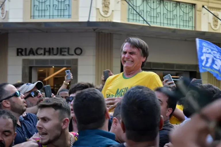 Bolsonaro critica transferência de delegado que investigou atentado de 2018 para Londres