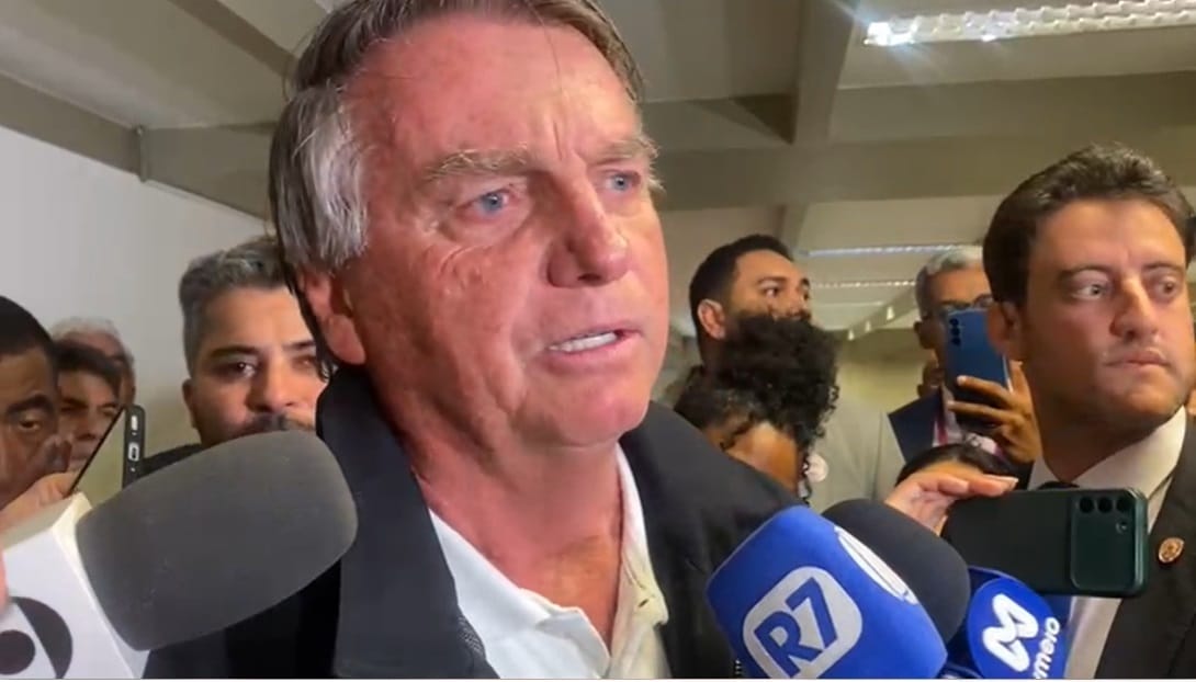 No Senado, Bolsonaro discute anistia e sucessão