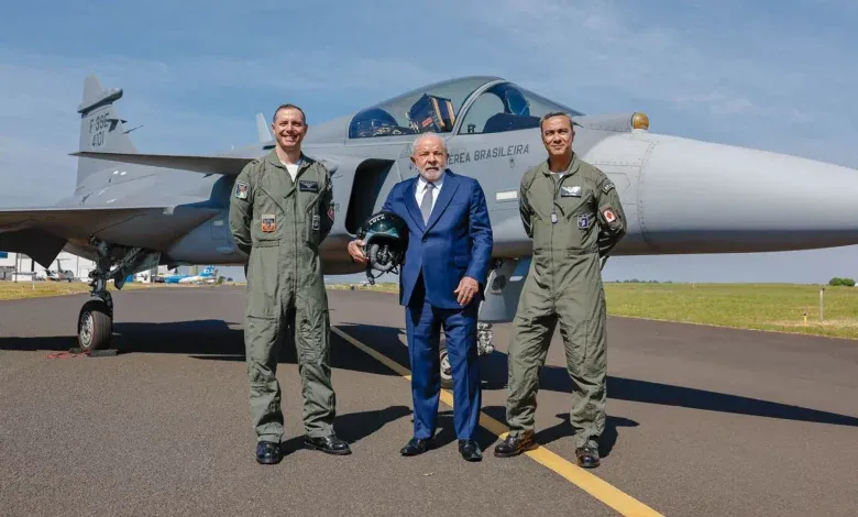 EUA retomam investigação sobre compra de caças Gripen, e Lula critica ‘intromissão’