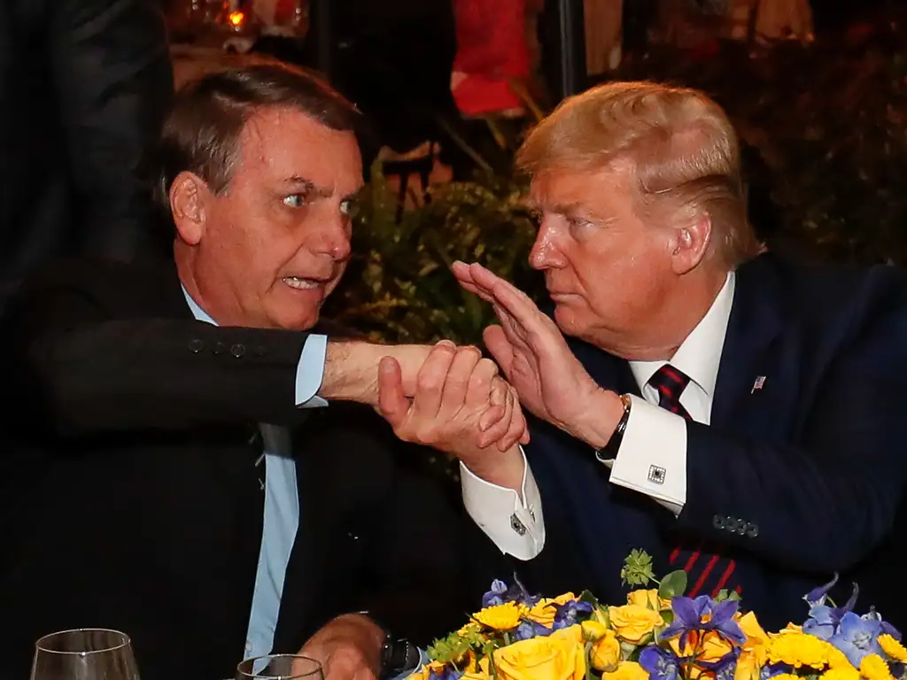 Trump insiste na presença de Bolsonaro em sua posse, mas STF impõe obstáculo