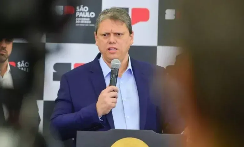 Tarcísio pede que crime organizado seja considerado terrorismo e critica proposta de segurança de Lula