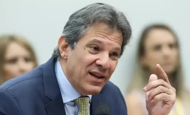 Pressão e descompasso: Haddad sob críticas por atrasos em cortes orçamentários