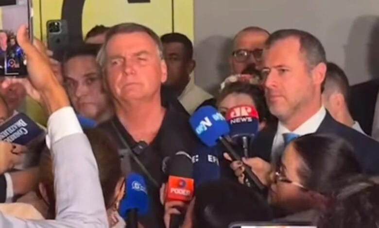 Bolsonaro questiona sigilo de inquérito sobre urnas eletrônicas