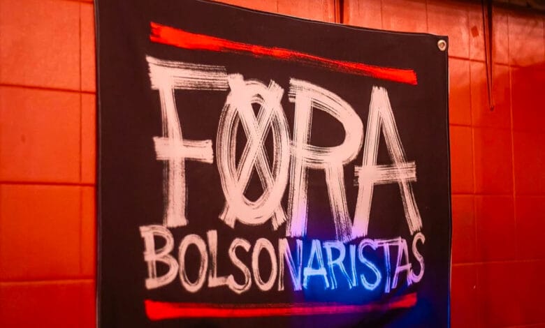 Bar em Curitiba, que deseja “Bolsonaro preso já”, não consegue pagar o 13° e pede vaquinha a clientes