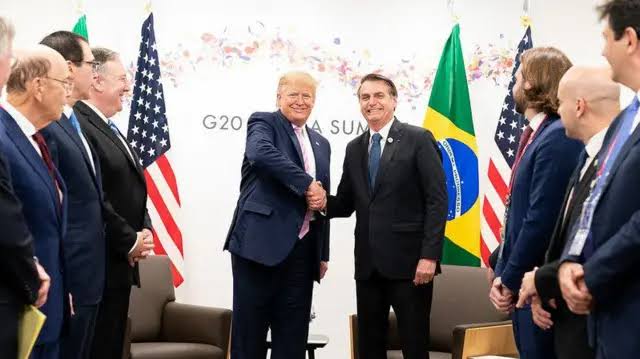 Convite oficial: Bolsonaro é reconhecido por Trump em cerimônia histórica