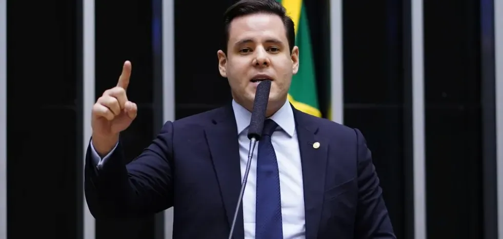 Oposição critica veto à viagem de Bolsonaro e afirma que "expõe Brasil ao ridículo"