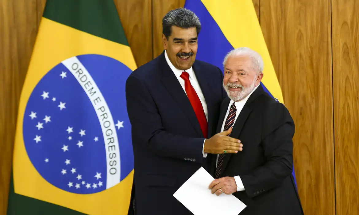 Lula e a farsa da oposição a Maduro