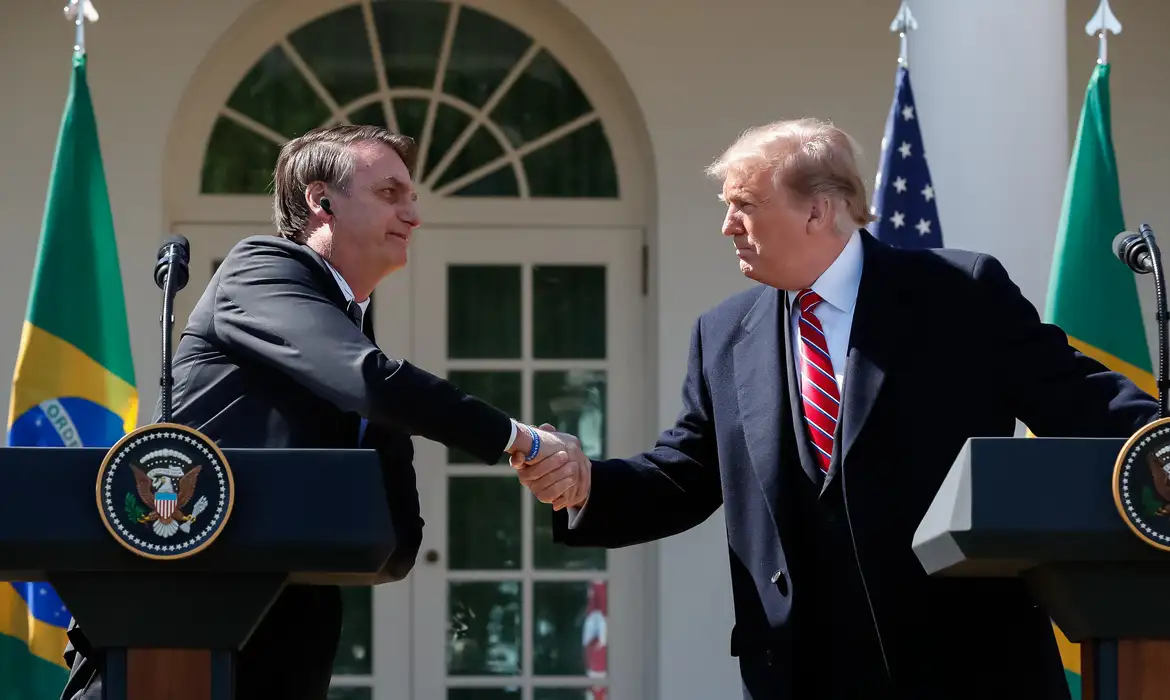 Bolsonaro já fez Trump desistir das tarifas. Agora, Lula será testado