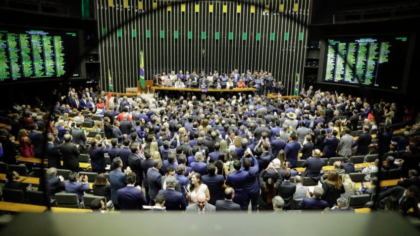 O abismo fiscal: Rombo bilionário e a conta para o povo