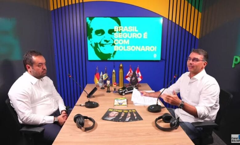 Flávio Bolsonaro fortalece comunicação digital e incomoda opositores