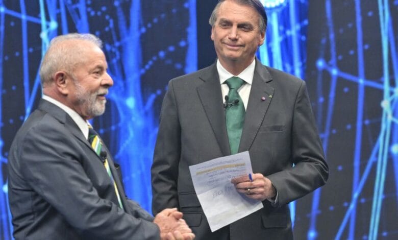 Bolsonaro lidera e pesquisa aponta vitória contra Lula