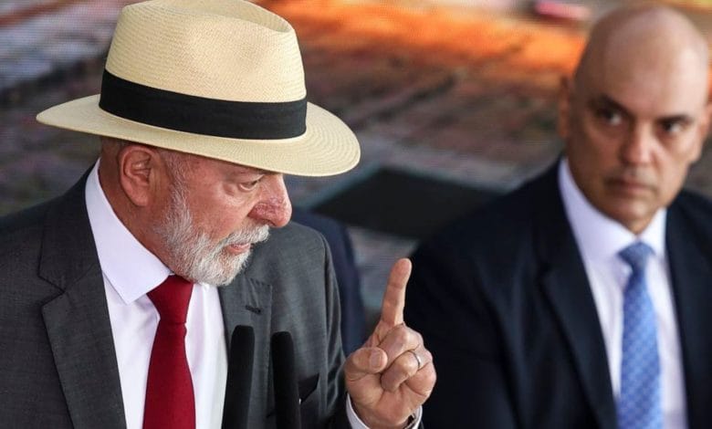 Lula pressiona por controle da mídia online