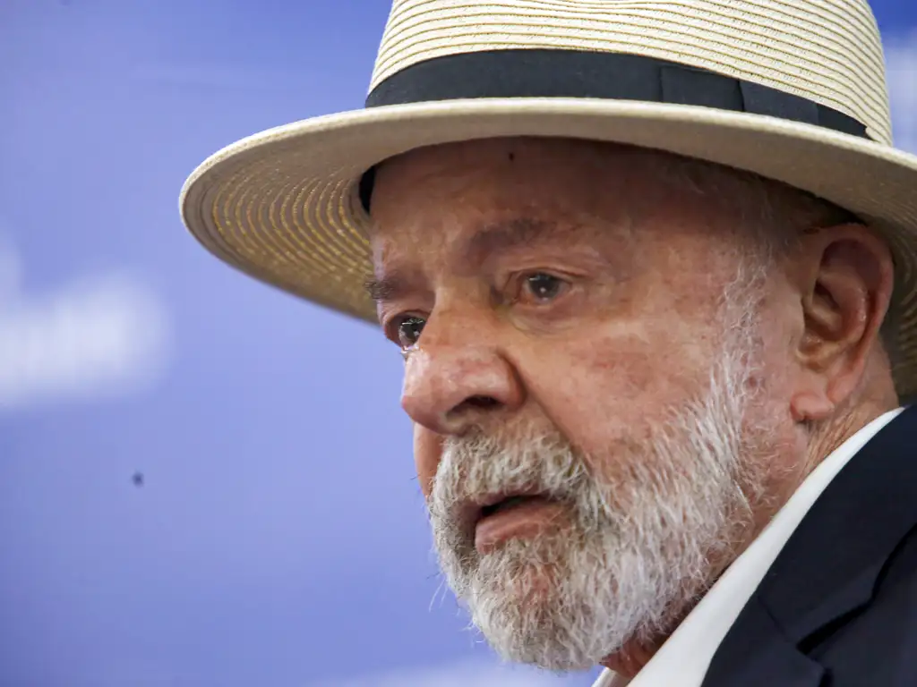 Enquanto o Brasil sofre, Lula saboreia luxos exóticos