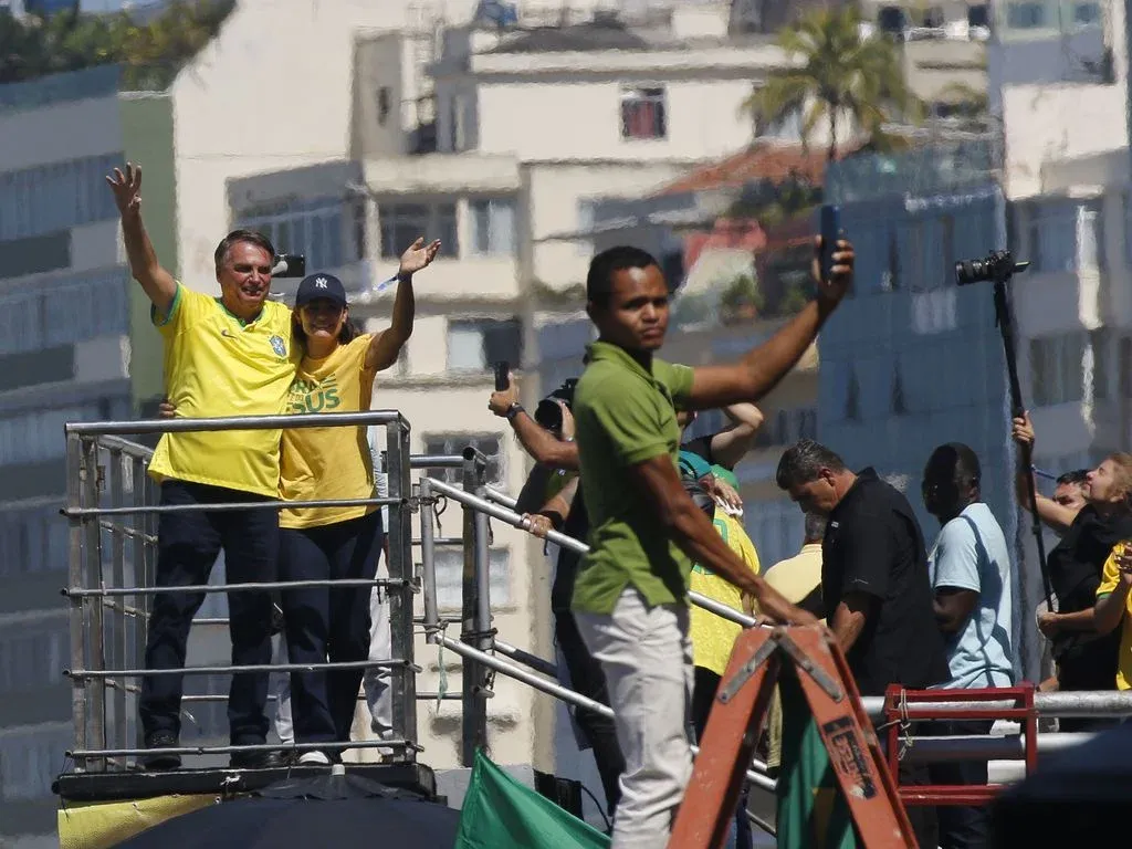 Ato em Copacabana reúne lideranças e amplia pressão por anistia