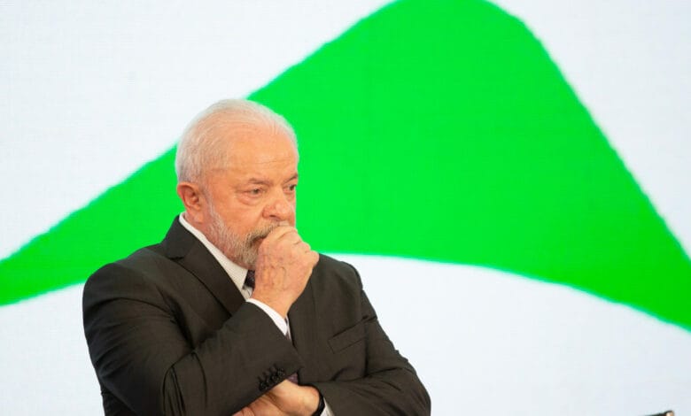 Lula afunda na impopularidade e perde reduto histórico de apoio