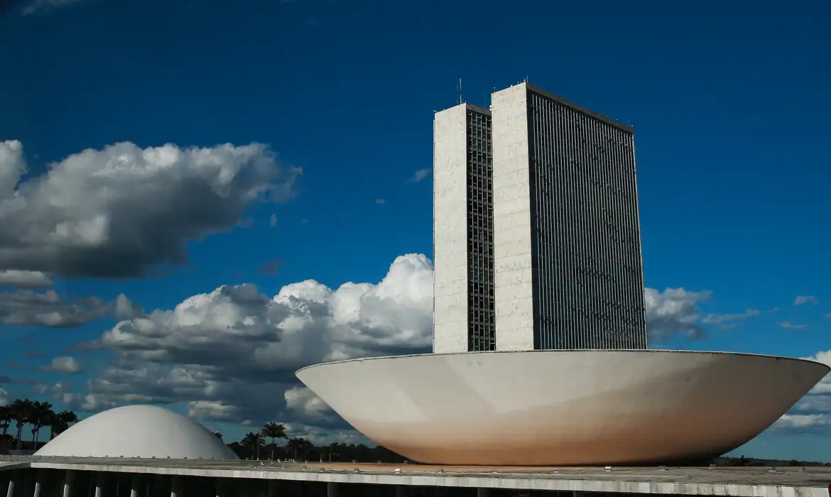 STF interfere na eleição e favorece opositores de Bolsonaro