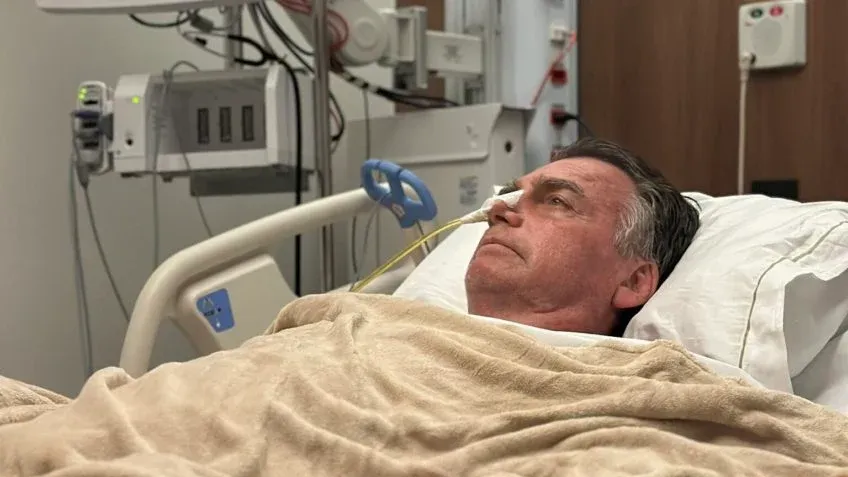 Bolsonaro reage bem à cirurgia, mas segue na UTI e sem previsão de alta