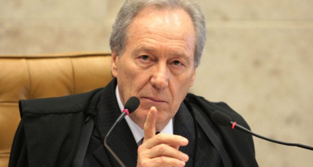 Ministro se vitimiza e ignora drama da segurança pública