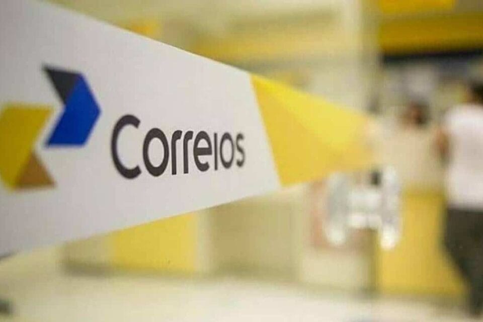 Correios enfrentam questionamentos sobre aumentos salariais e despesas em meio a déficit