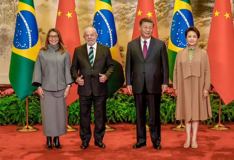 Janja causa mal-estar diplomático e expõe despreparo em encontro com Xi Jinping