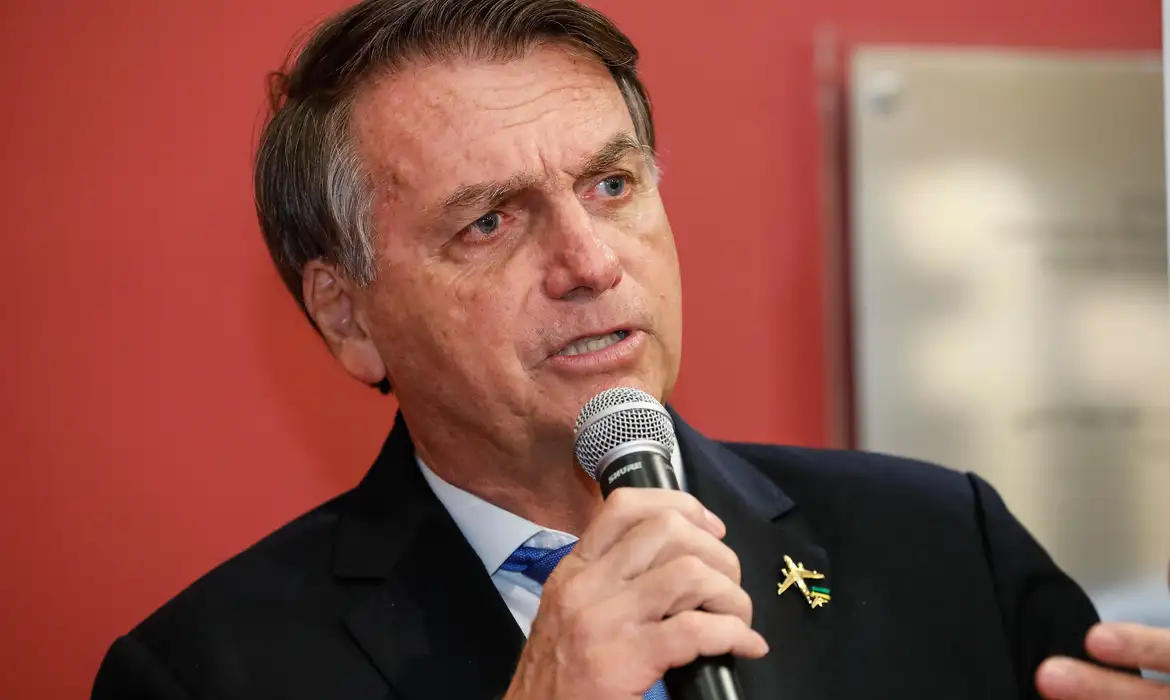 Bolsonaro questiona pressa do STF e aponta motivação pessoal de Moraes