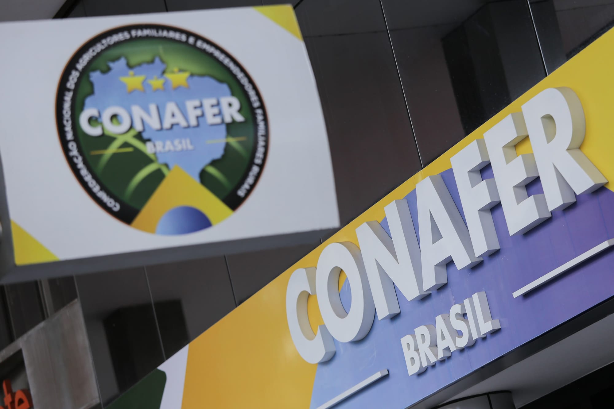 Funcionários da Conafer relatam descontos indevidos e pressão interna