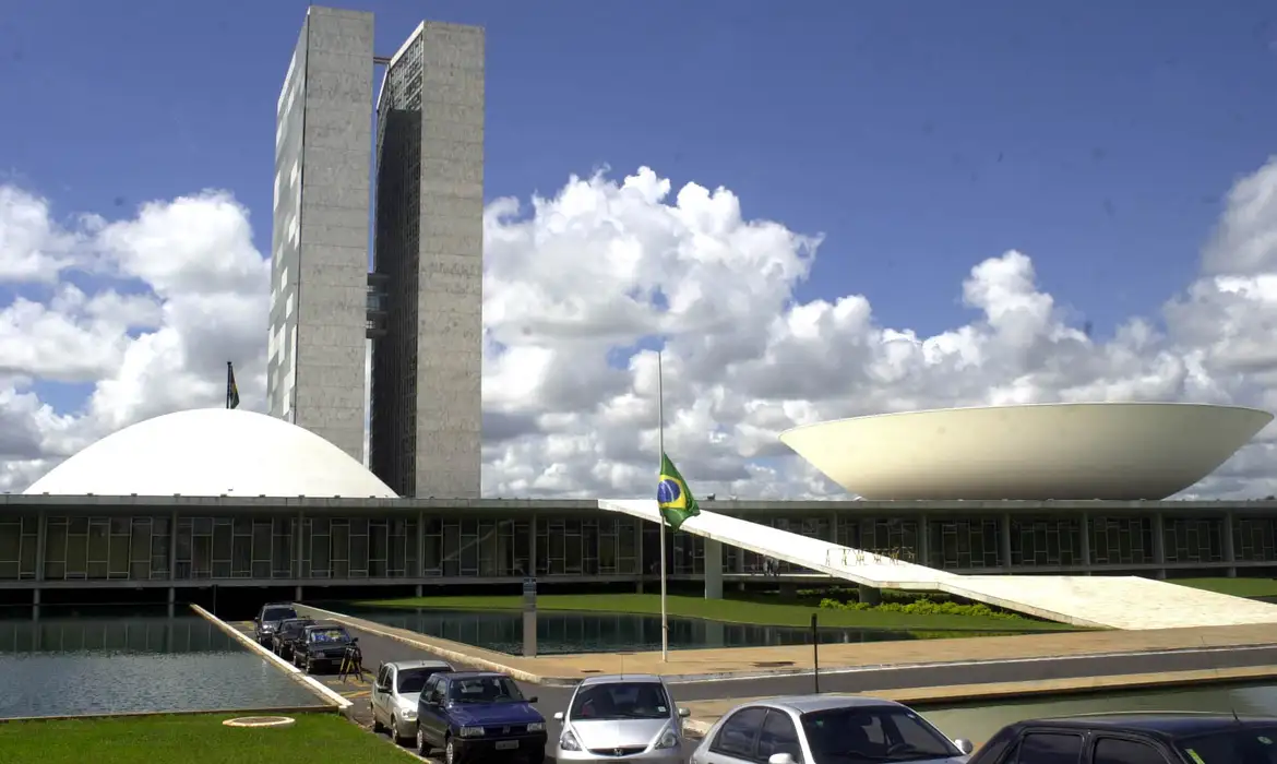 Governo recua em parte do aumento do IOF após pressão de bancos e Congresso