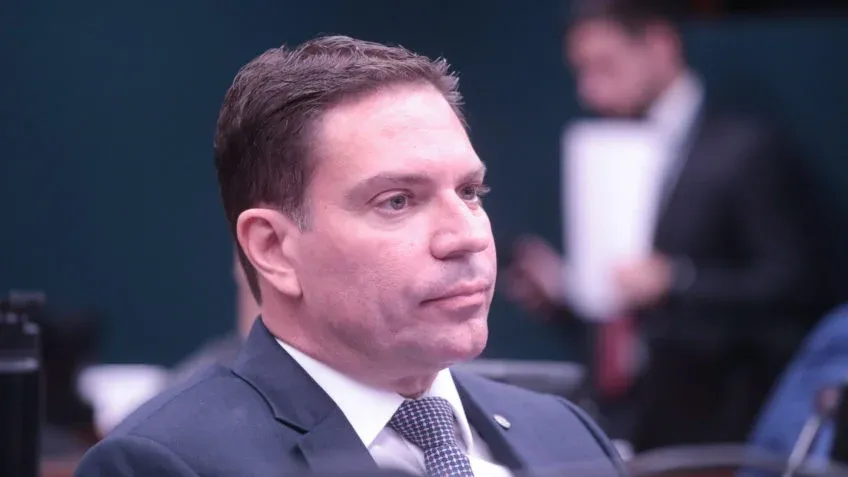 Suspensão da ação contra Ramagem exige mais transparência do STF