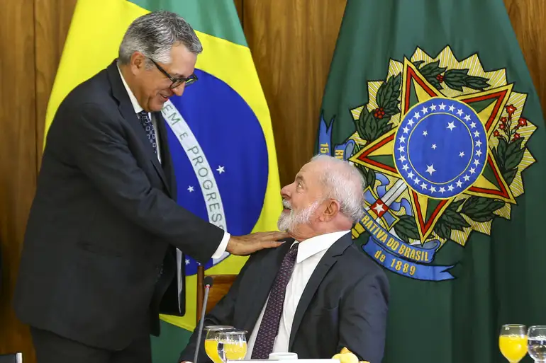 Governo Lula reativa esquema sigiloso de repasses com verba da Saúde