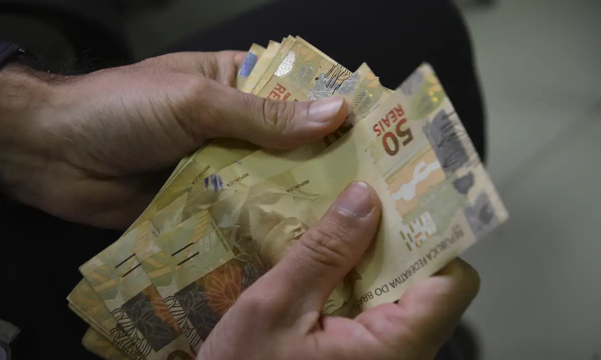 BPC ultrapassa Bolsa Família em mais de mil cidades e acende alerta fiscal