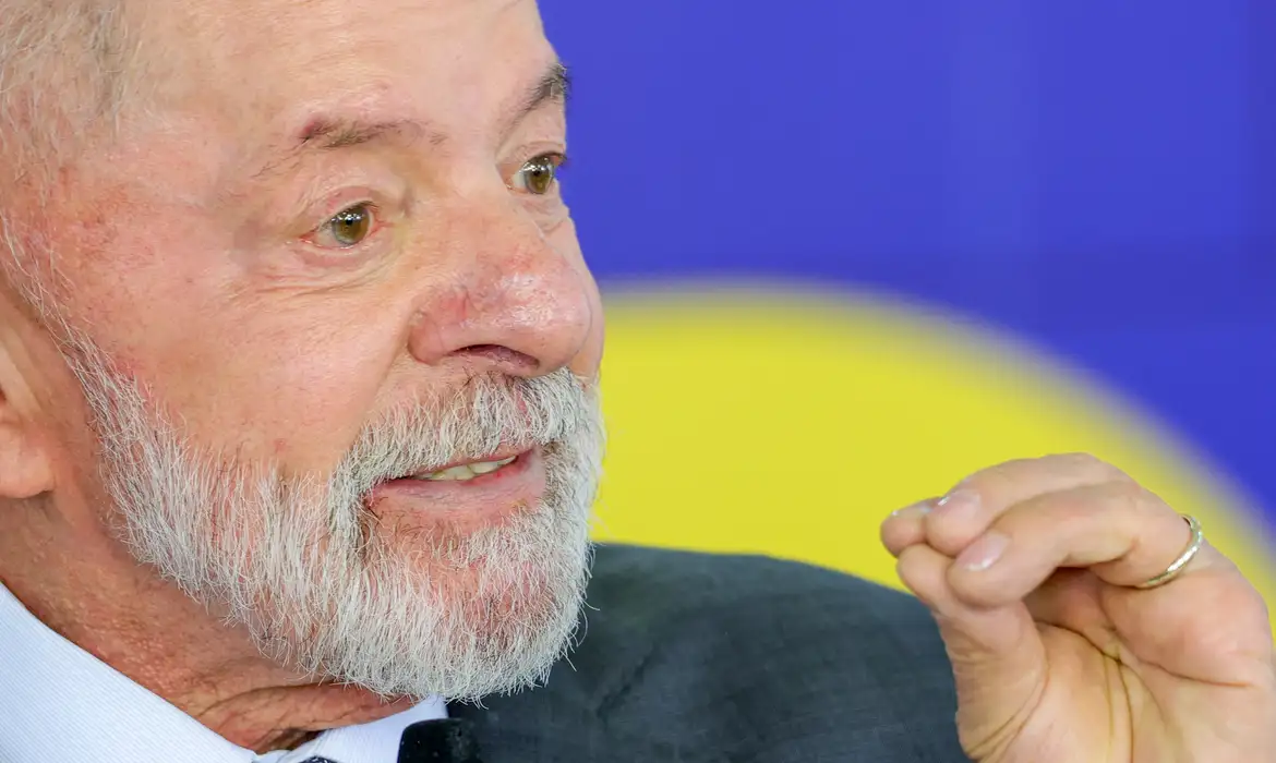 Governo Lula segura concessões do INSS para cortar gastos e aumenta fila de espera
