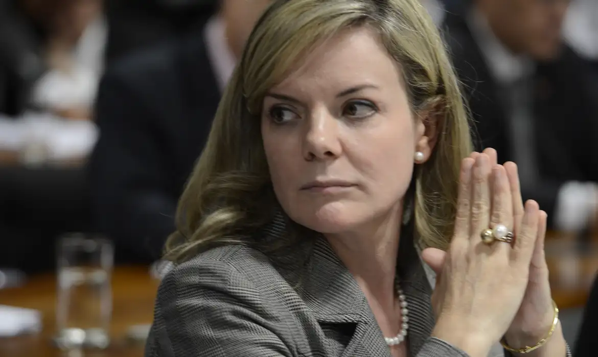Gleisi acusa Bolsonaro e cita intervenção estrangeira