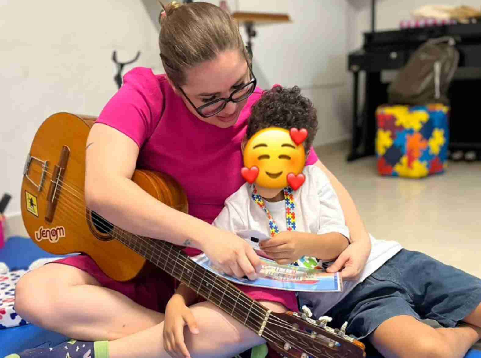 Musicoterapia abre caminhos na comunicação de crianças com autismo e idosos com Alzheimer