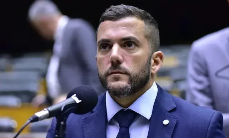 Carlos Jordy pode ficar inelegível e levanta questionamentos sobre imparcialidade do MPE
