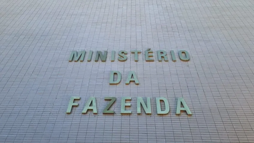 Auditor da Receita é demitido por suposto envolvimento em esquema de propina