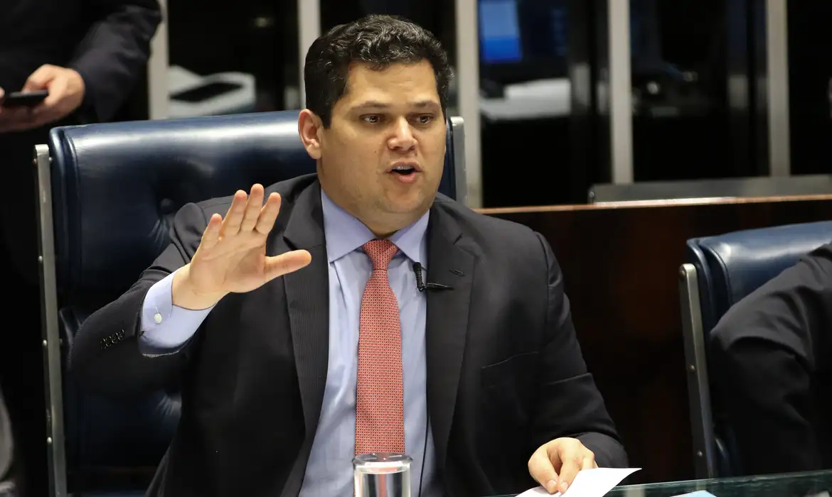 Votação sobre aumento de deputados é adiada no Senado