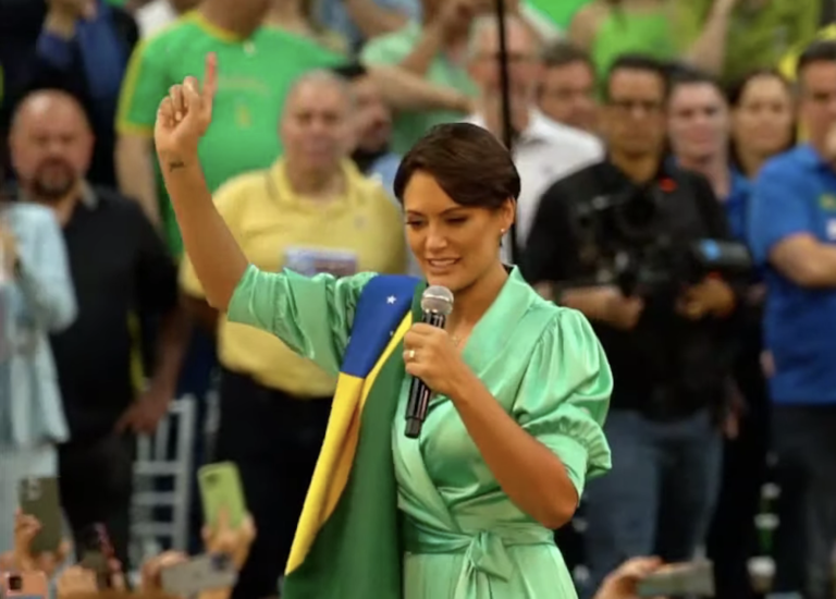 Michelle Bolsonaro aciona Justiça após declarações em podcast