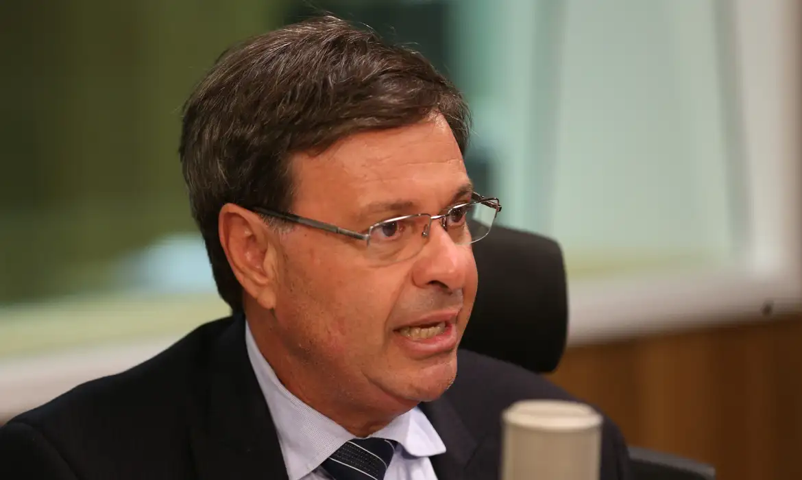 Gilson Machado tem prisão revogada, mas segue sob medidas cautelares