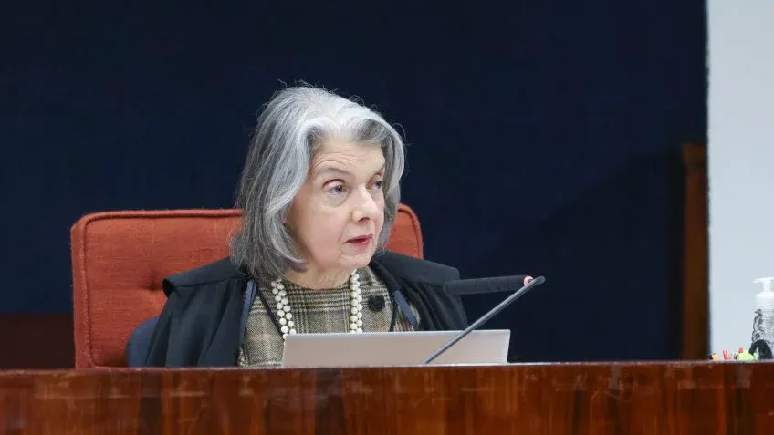 Pedido de impeachment contra Cármen Lúcia agita o Senado
