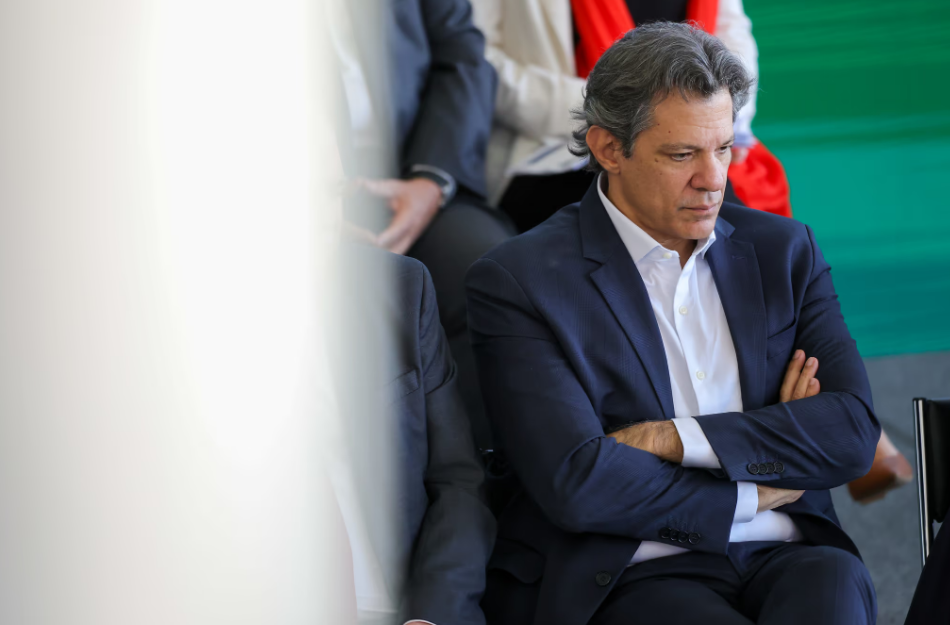 Inflação supera teto da meta e pressiona governo