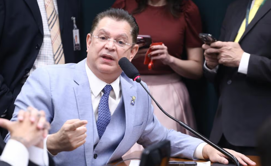 Sóstenes acusa Moraes de "psicopata institucional" após decisão sobre Bolsonaro