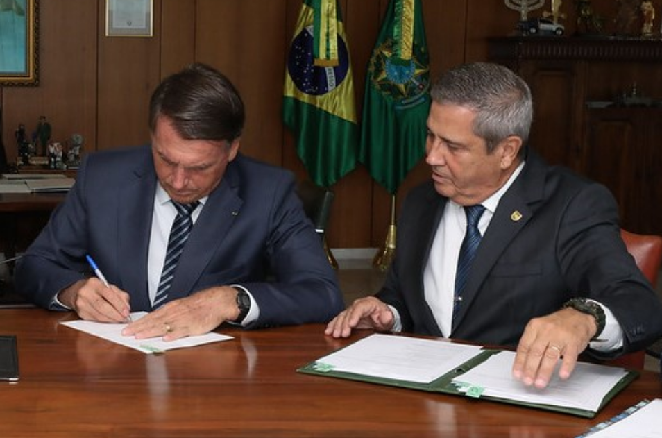 Braga Netto cobra tratamento igual ao de Bolsonaro e pede conversão da prisão preventiva