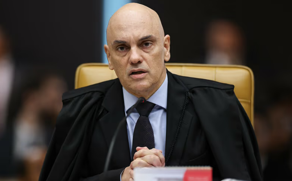 Moraes confunde mais do que proíbe e transforma decisão judicial em trapalhada gramatical