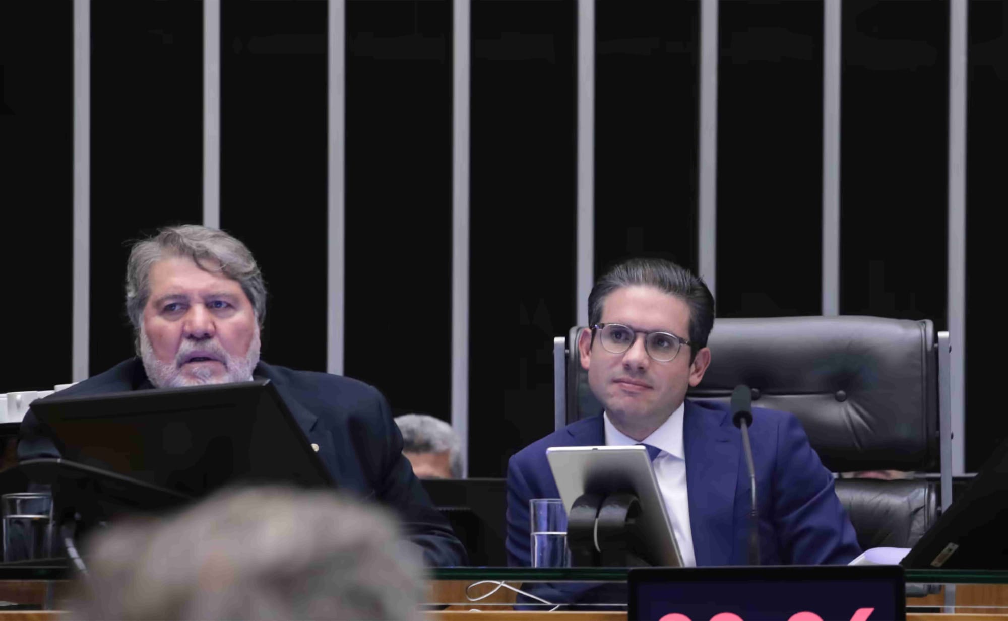 Pressão por limites ao STF cresce após nova decisão de Moraes