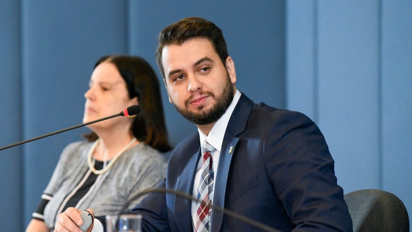 Defesa de Filipe Martins pede adiamento e isonomia no STF