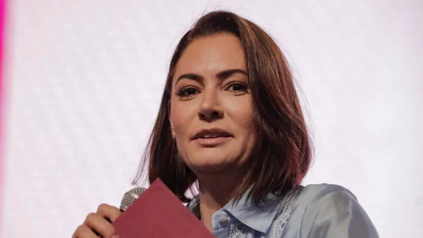 Michelle Bolsonaro transfere título para Brasília e mira o Senado em 2026